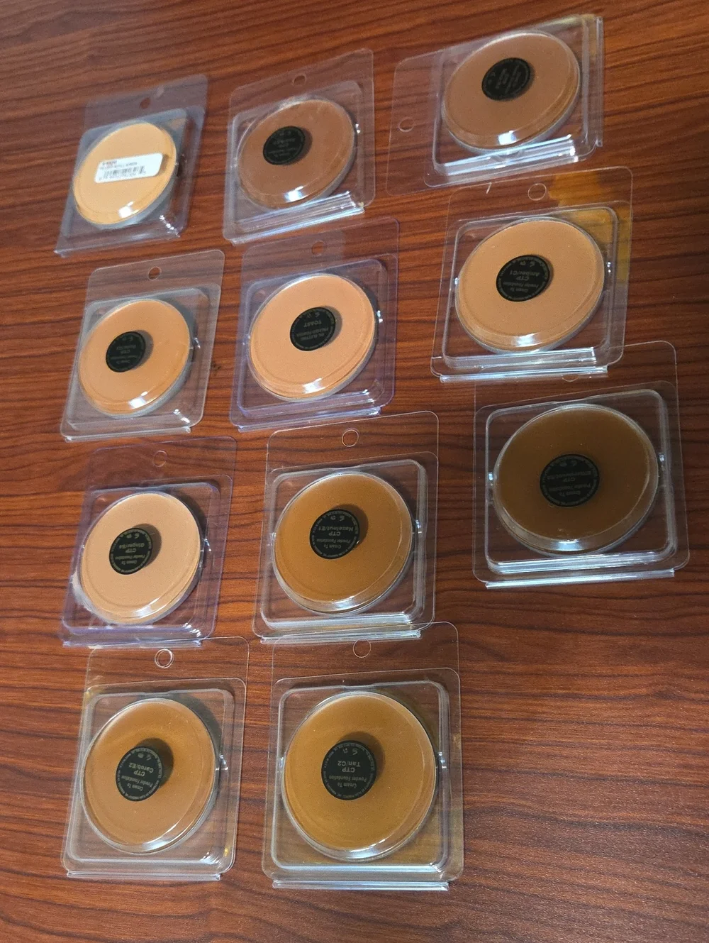 Flori Roberts Creme to Powder Foundation New sampless $10 each